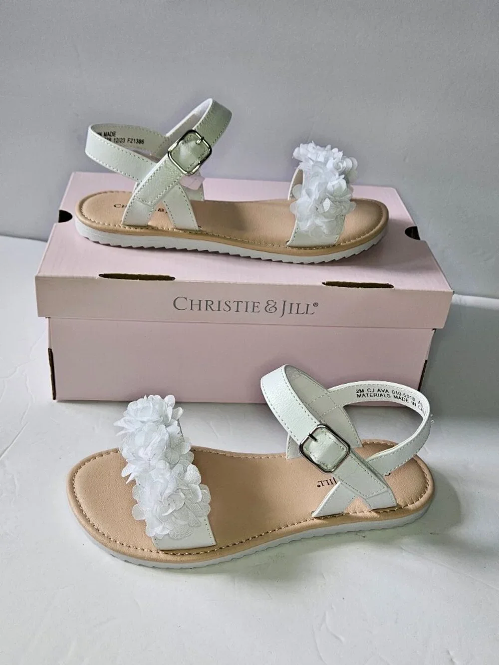 Christie & Jill Ava White Floral Strap Kids Sandals Size 2